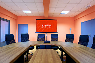 简约会议室海报模板_红色简约公司logo形象墙样机