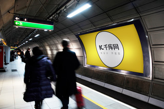 q版大型客机海报模板_地铁站内大型广告牌样机广告牌黄色创意风格样机