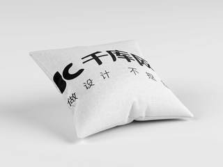龙猫单人沙发海报模板_白色枕头抱枕样机白色简约logo样机