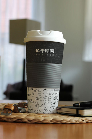 咖啡杯贴图展示黑色写实样机