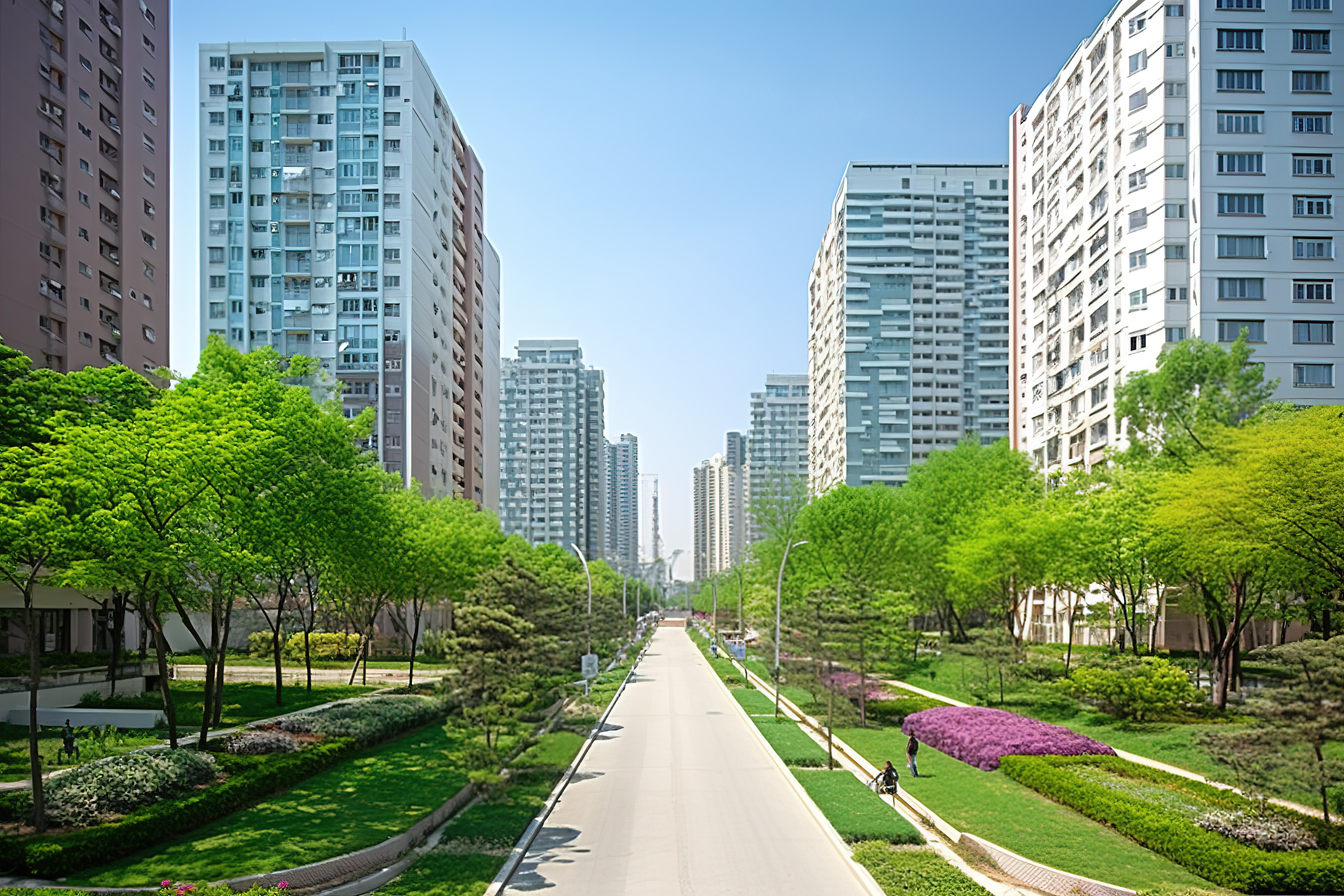 平安高洞韩国绿色公园和道路，有房屋和公寓图片