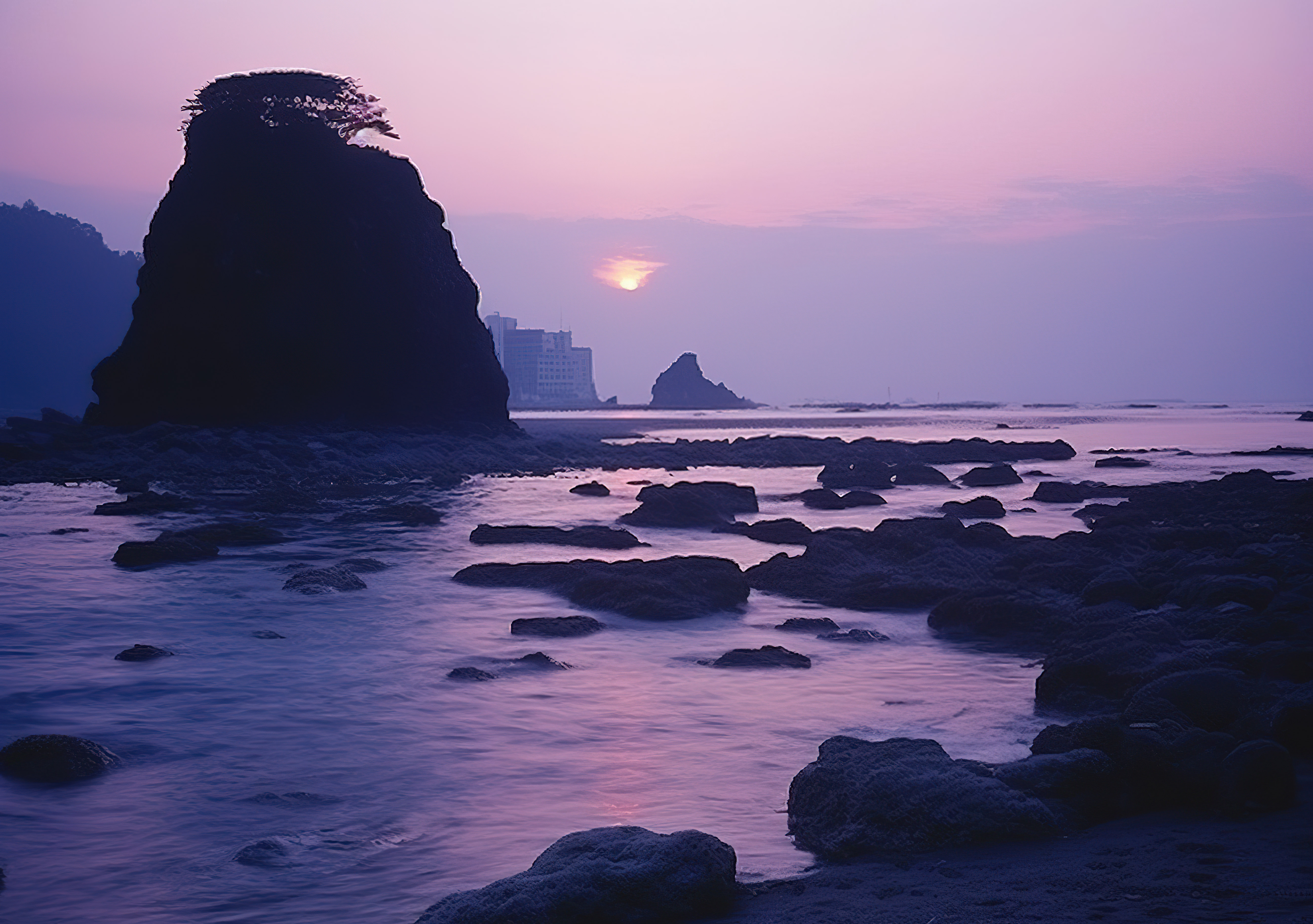 东京神奈川温泉在落基山和天空的夜光中图片