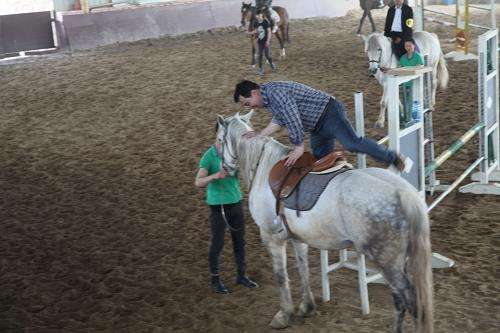 翻身上马背景音效