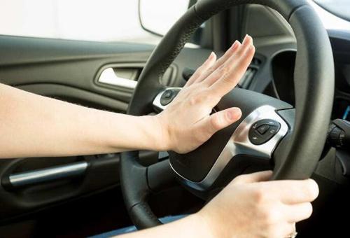 汽车喇叭轰鸣驶过音效声音音效素材-千库网