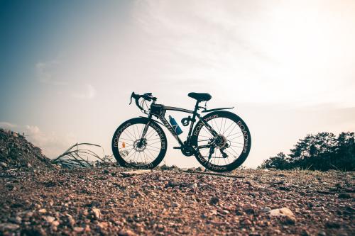 0200:00清脆的自行车铃铛的音效00:0200:00自行车在马路上行驶的声音