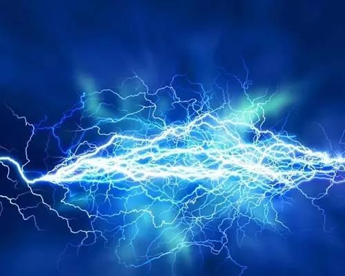 震撼下雨天打雷闪电音效