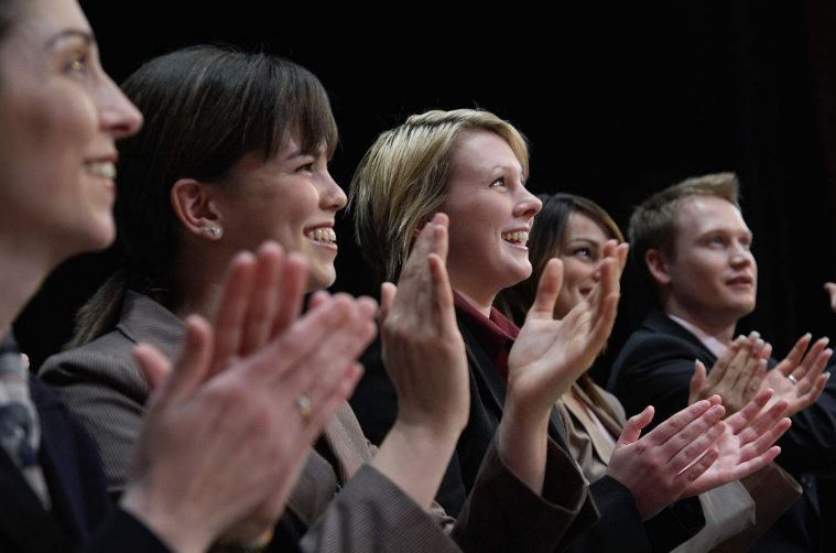 一群观众鼓掌欢迎音效