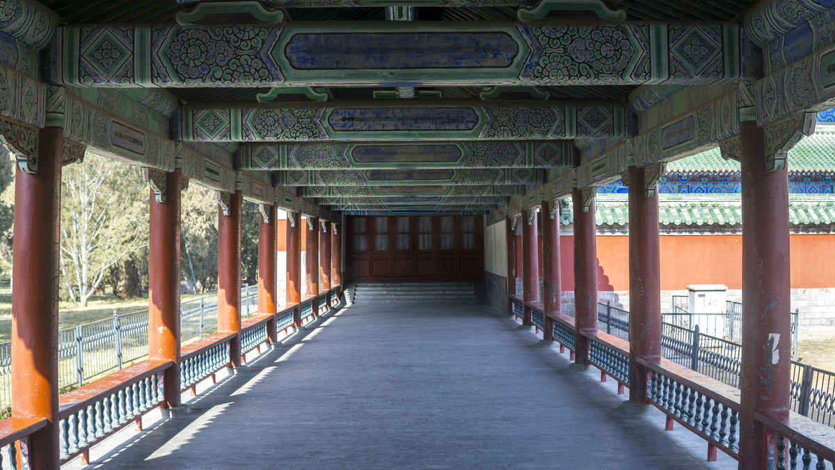 北京皇家祭祀祈福场所天坛长走廊摄影图图片