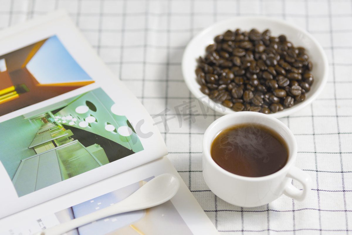 书咖啡豆摄影图图片