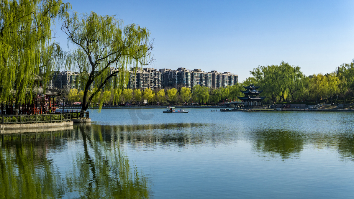 蓝天碧水高清风景图摄影图图片