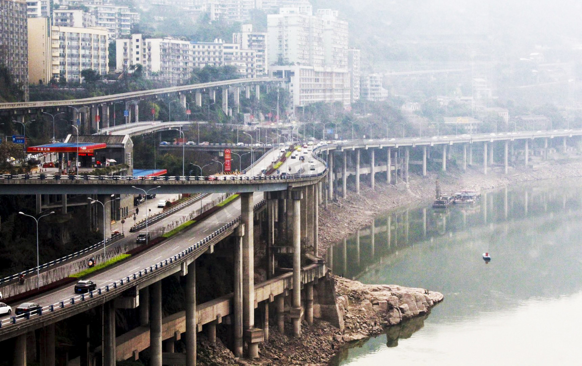 重庆的临江高架桥摄影图图片