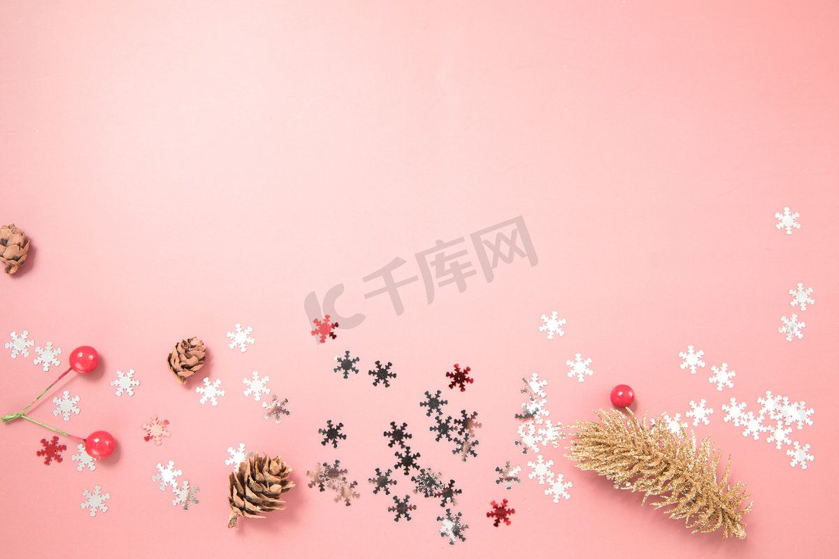 圣诞-留白三分之二粉色背景摄影图片