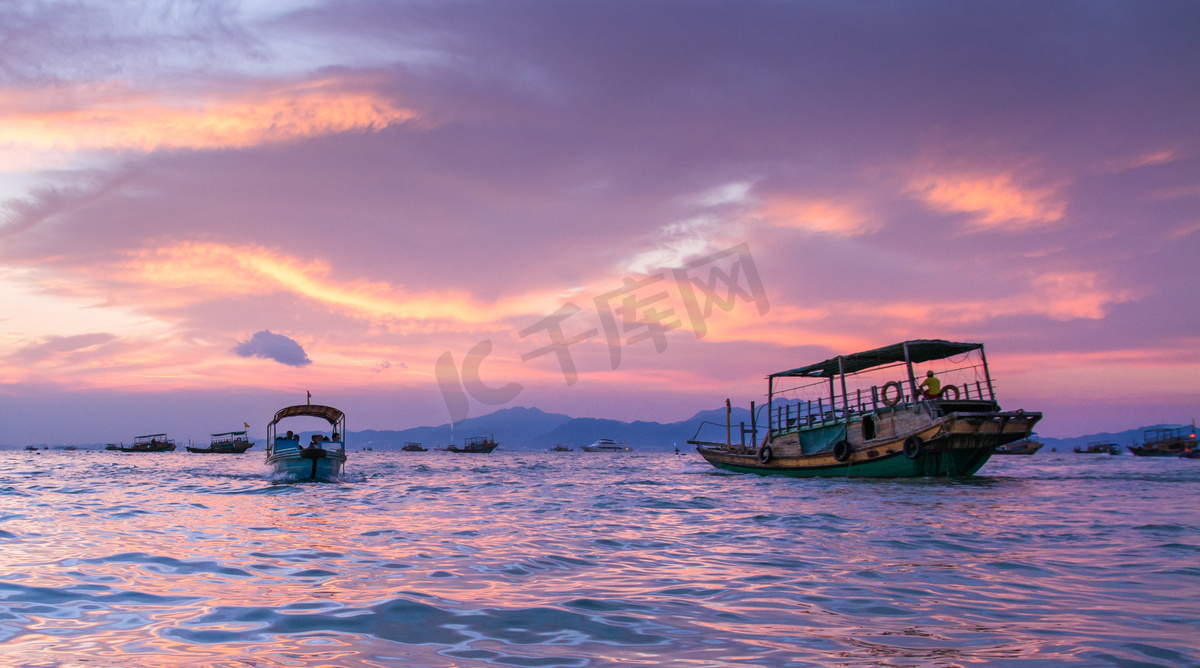 巽寮湾晚霞渔船摄影图图片