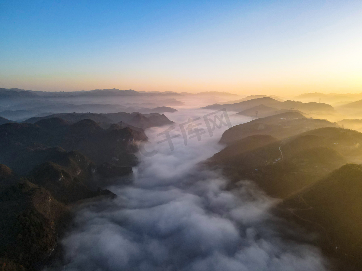 贵州清晨大山云雾航拍摄影图配图图片