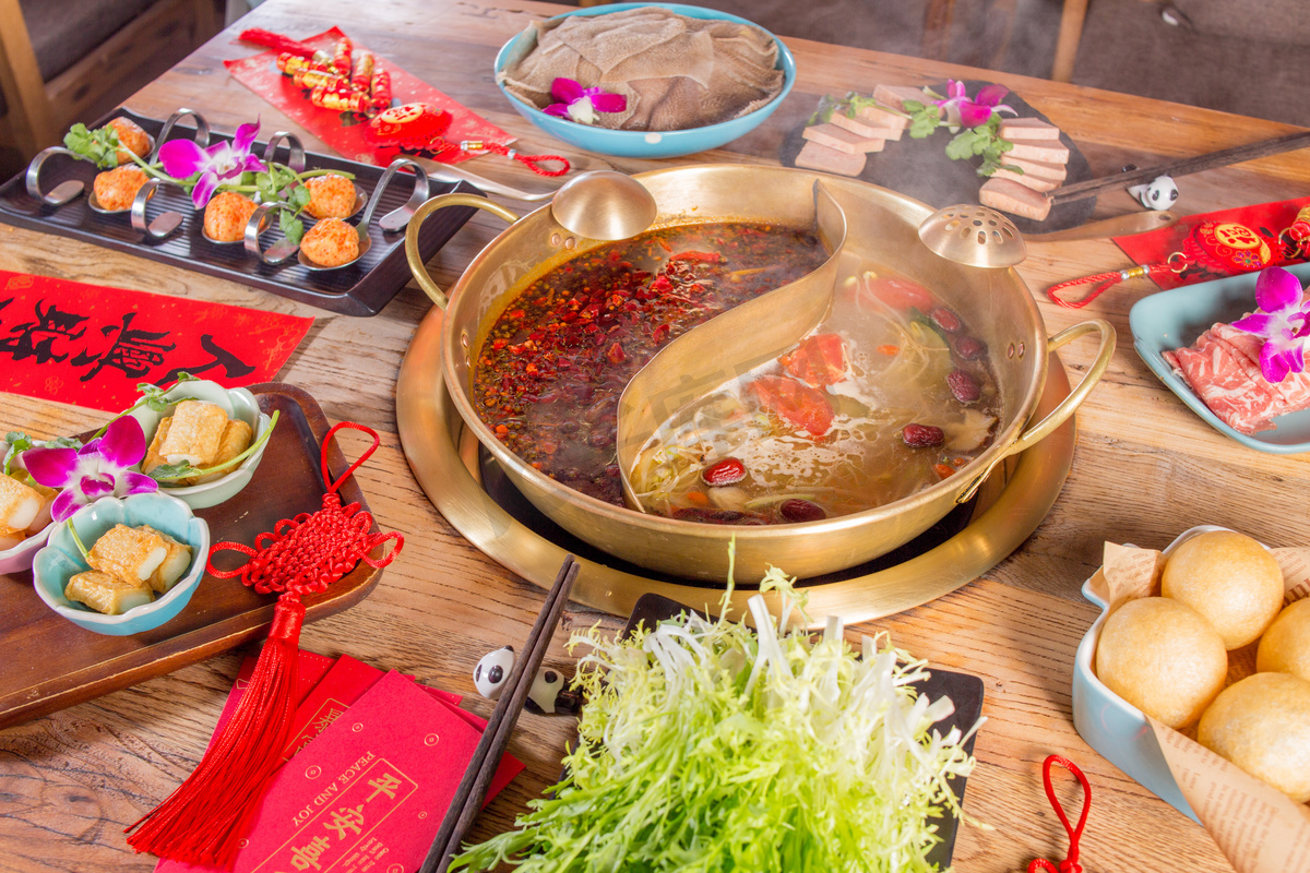 年夜饭中国风餐饮鸳鸯锅年味摄影图配图图片