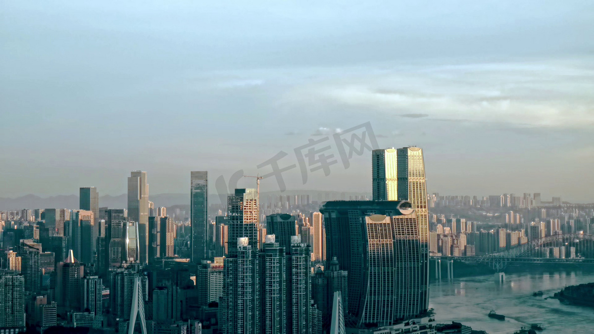 重庆朝天门全景日出慢慢照亮城市延时摄影图片