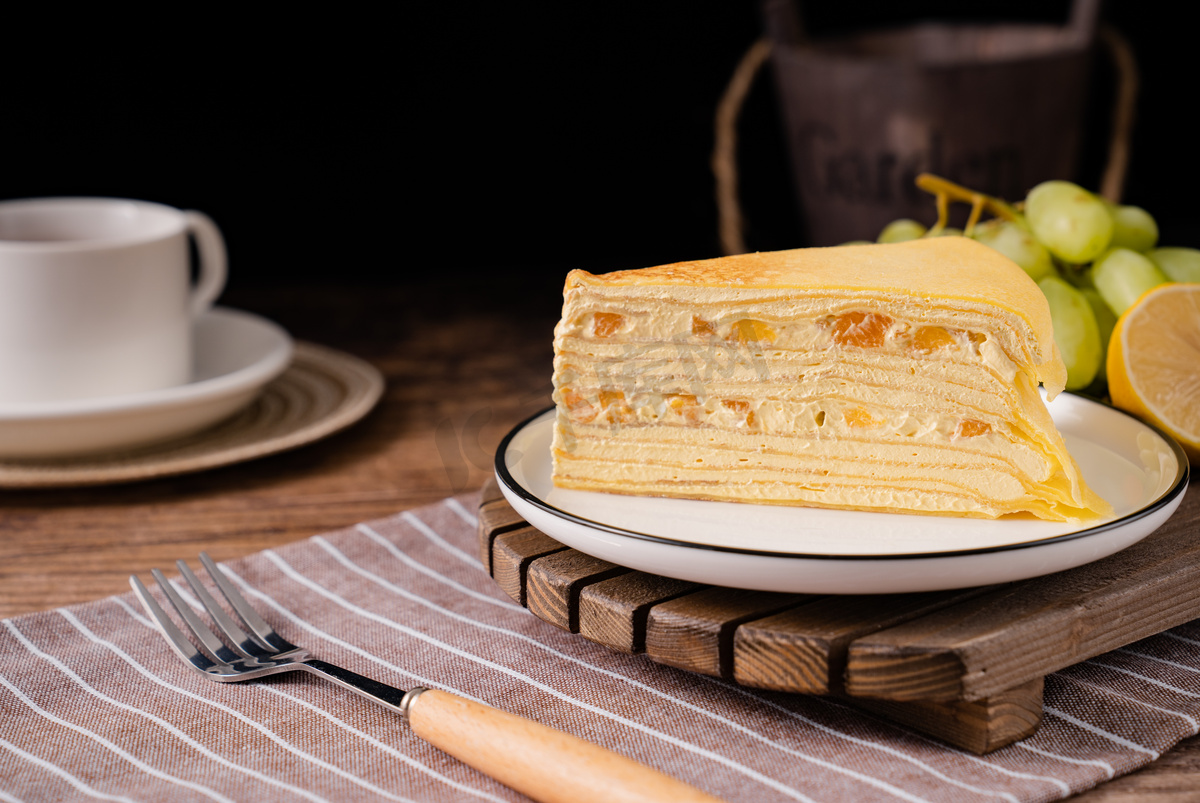 千层芒果蛋糕甜点美食下午茶摄影图配图图片