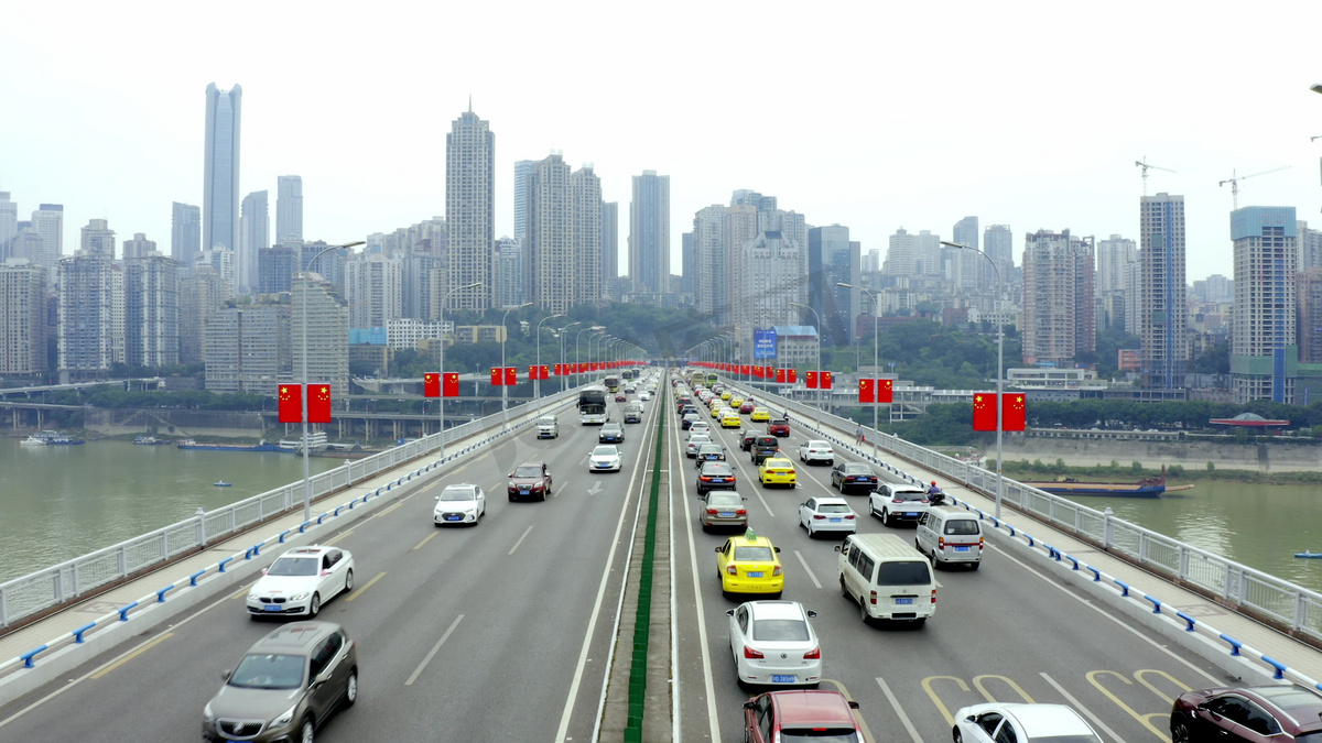 航拍重庆国庆期间桥梁车流图片