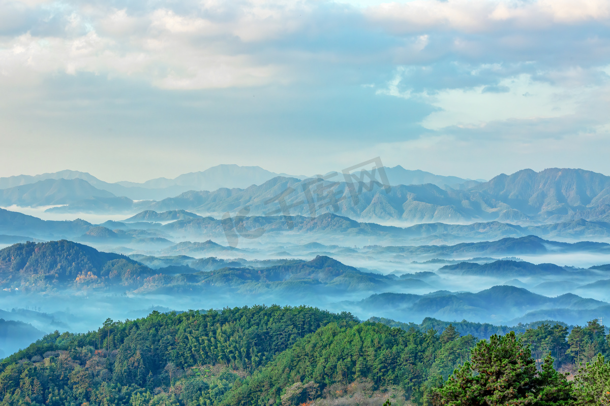 旅行山峰山区漂动摄影图配图图片