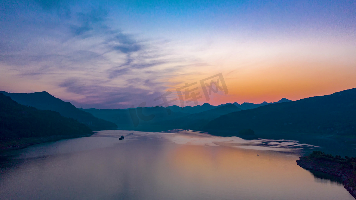 长江航道夕阳火烧云天空祖国山河风光风景图片