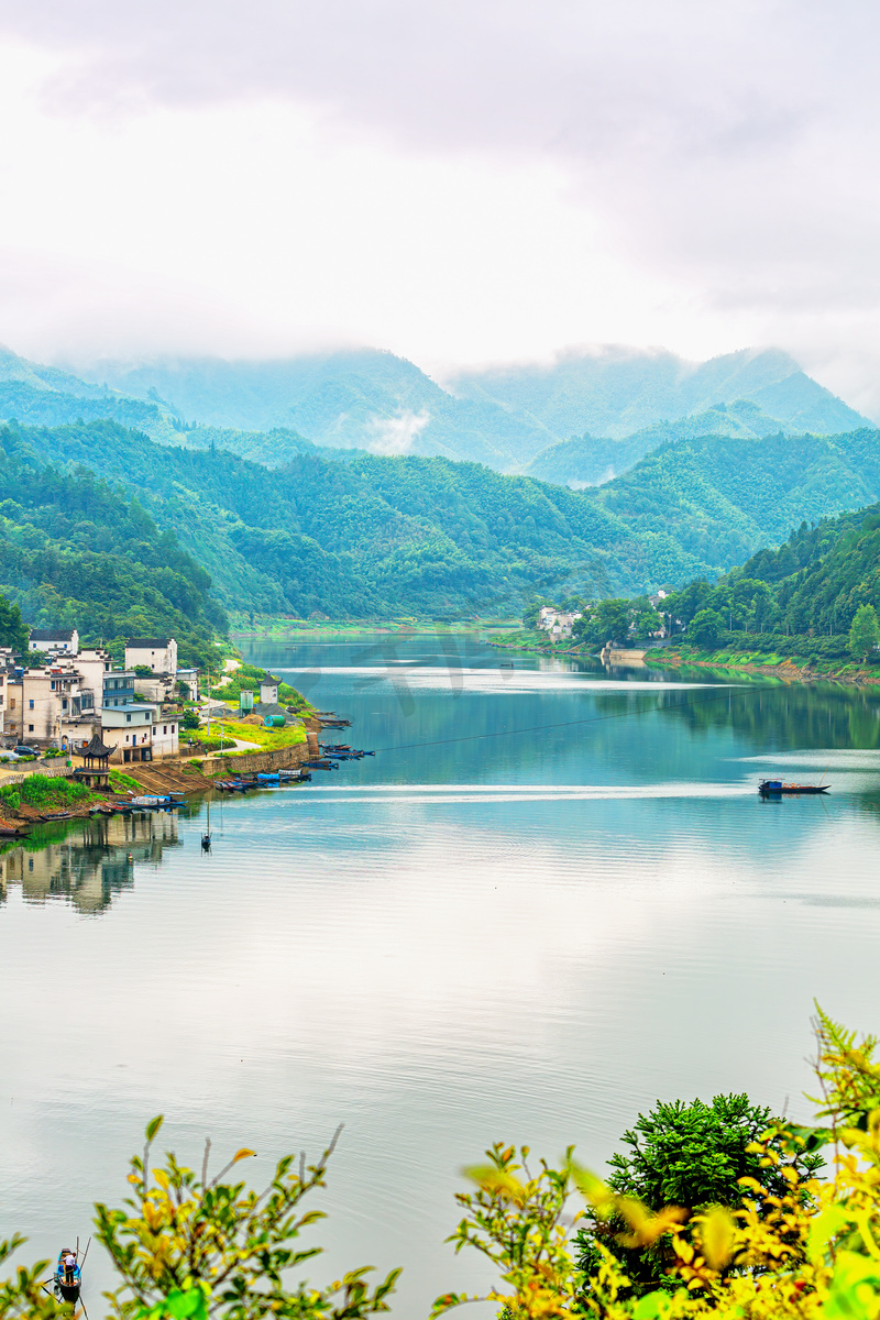 秋天旅游晌午村庄水边流动摄影图配图图片