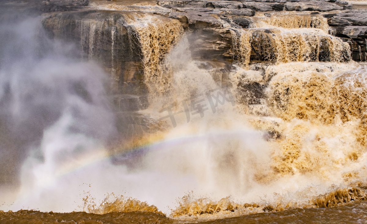 壶口瀑布中午黄河瀑布水流摄影图配图图片