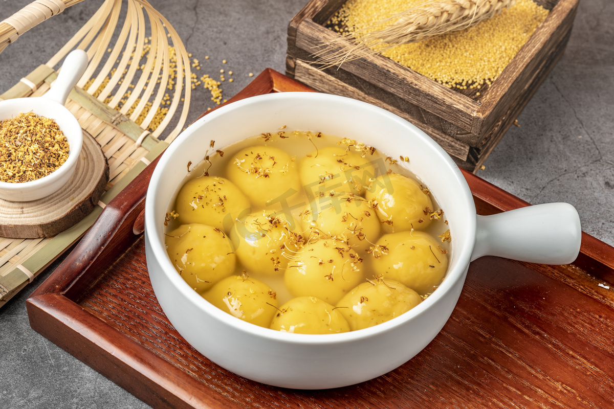 传统美味营养黄糯米汤圆摄影图配图图片