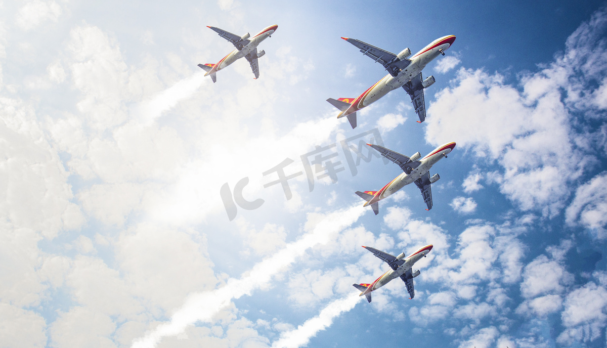 战斗机国庆节飞机蓝天白云空中创意合成摄影图配图图片
