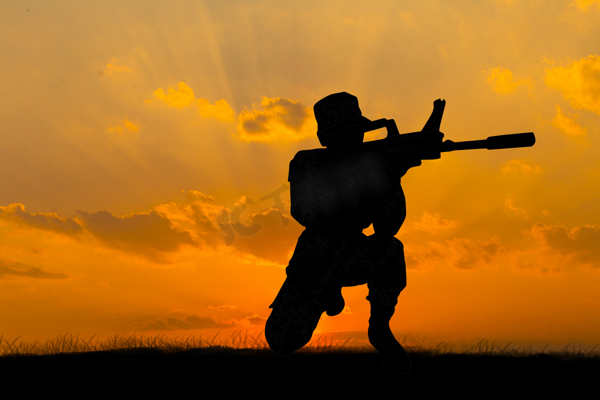 夕阳剪影傍晚士兵狙击手战场创意合成摄影图配图图片