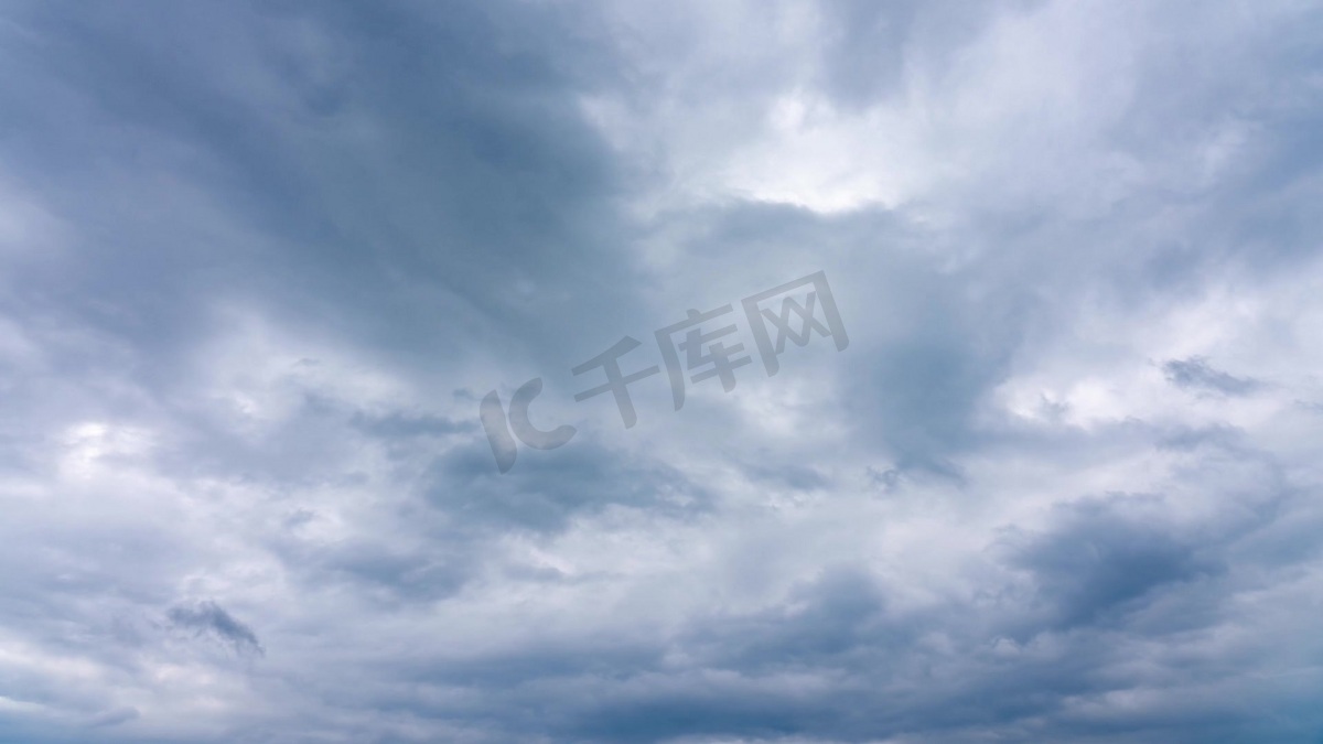 阴天天空云层流动变化自然图片