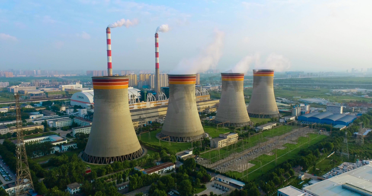 现代化发电厂烟囱排放废气大景航拍图片