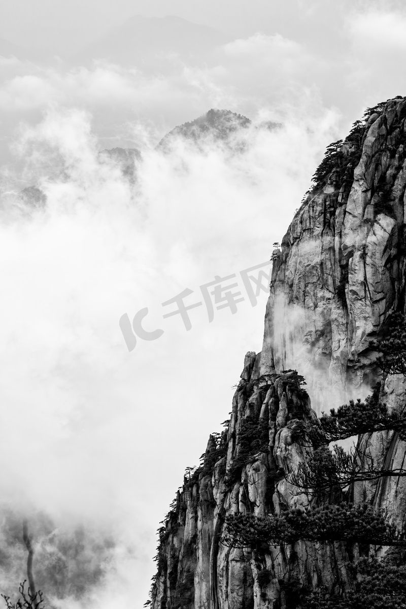 黑白山水中午山峰山区流动摄影图配图图片