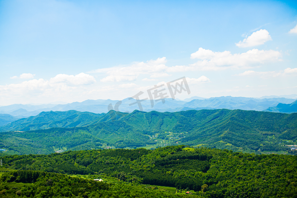 风景白天青山户外无摄影图配图图片