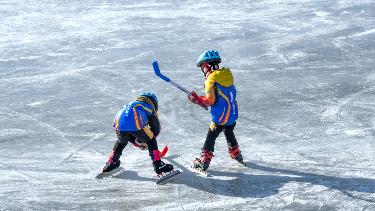 双人冰球上午人物冬季素材摄影图配图图片