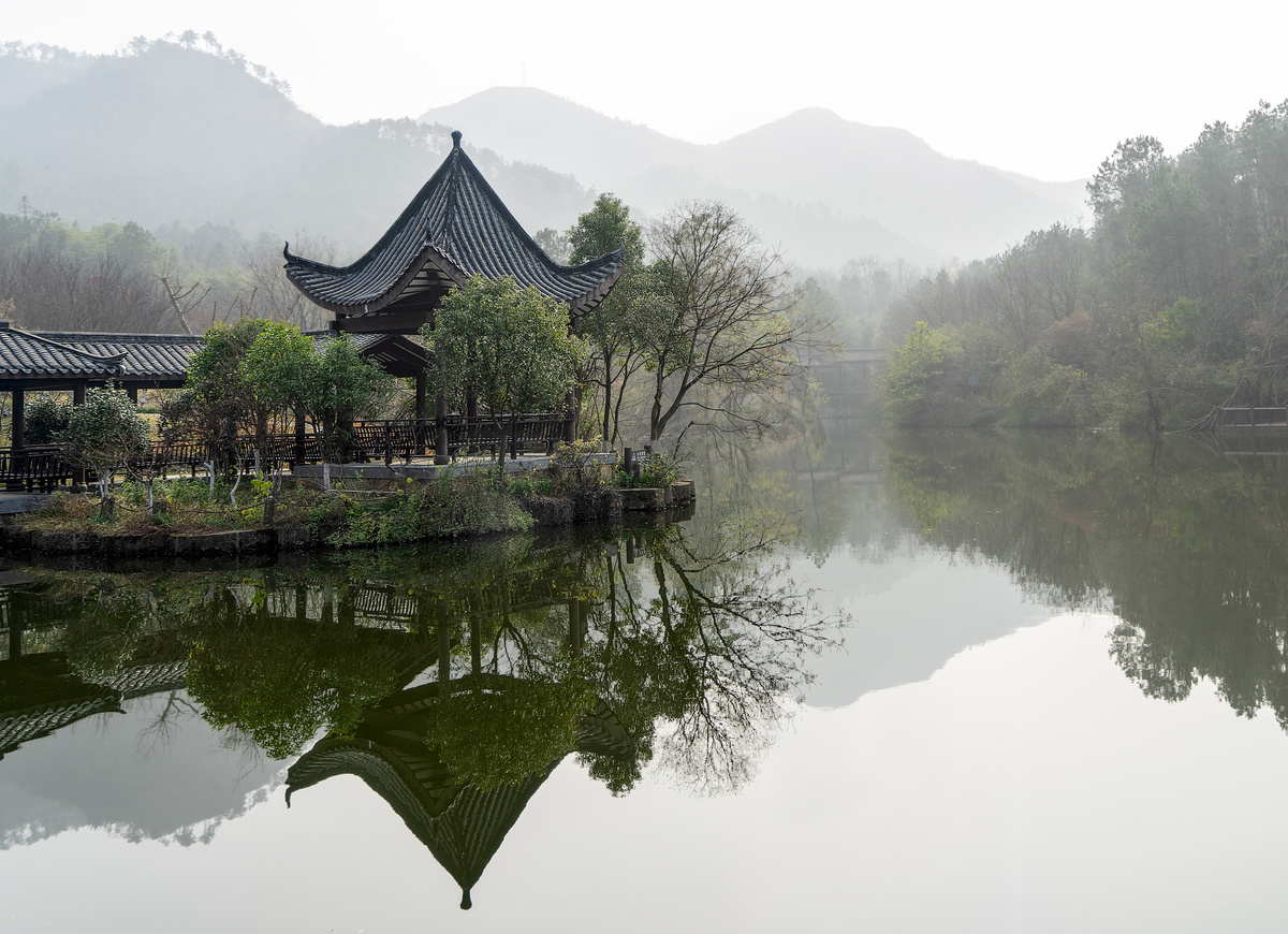 风光白天武汉木兰景区早春平拍摄影图配图图片