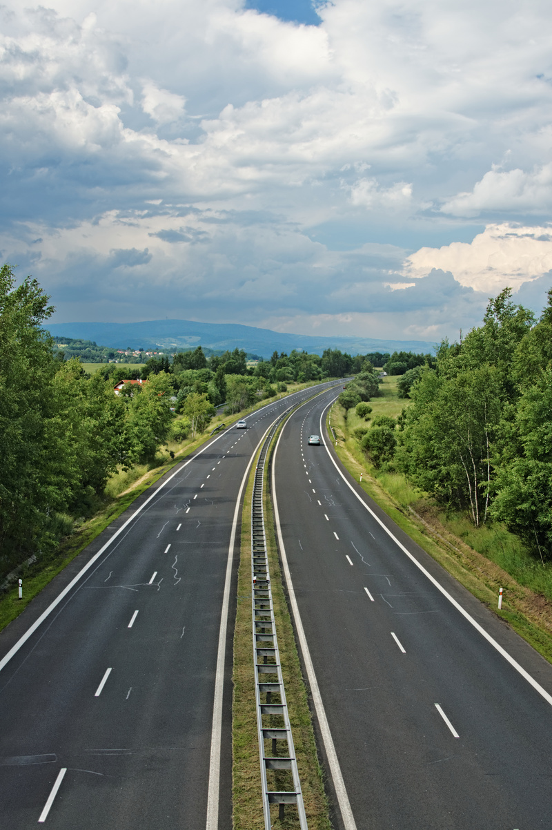 乡村景观的一条公路图片