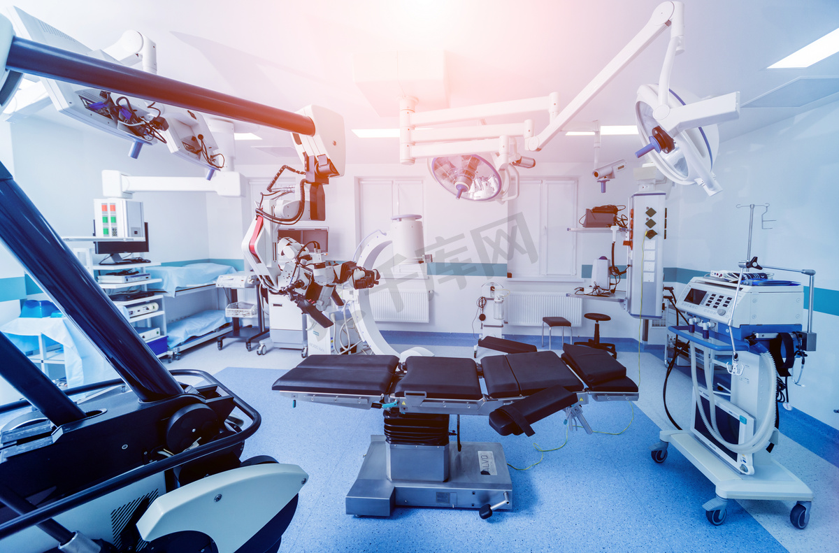 手术室的现代化设备。神经外科医疗器械图片