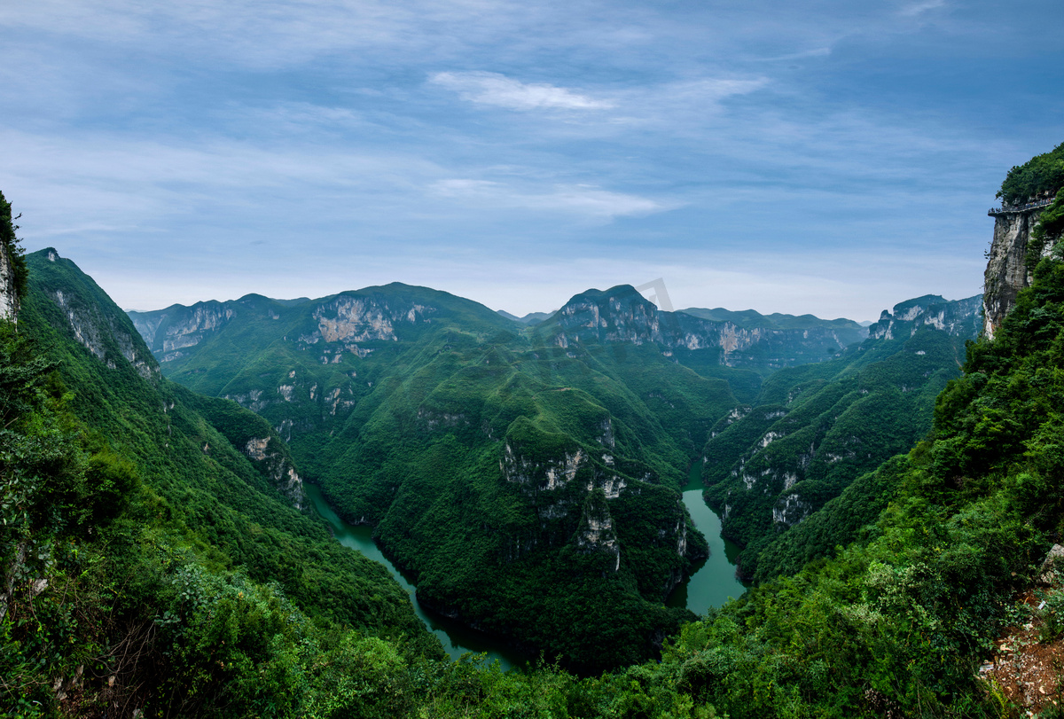 重庆云阳龙滩国家地质公园深山峡谷河图片