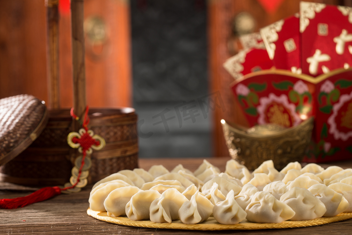 春节包饺子图片