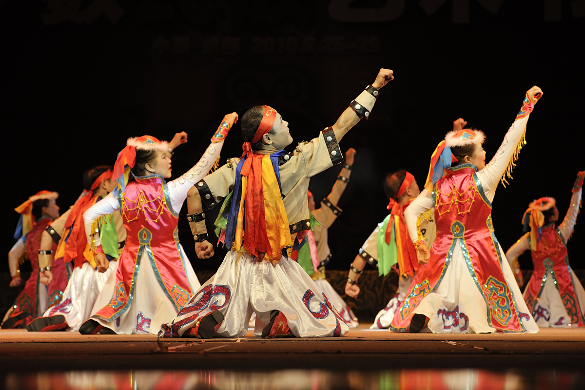 蒙古民族舞者图片