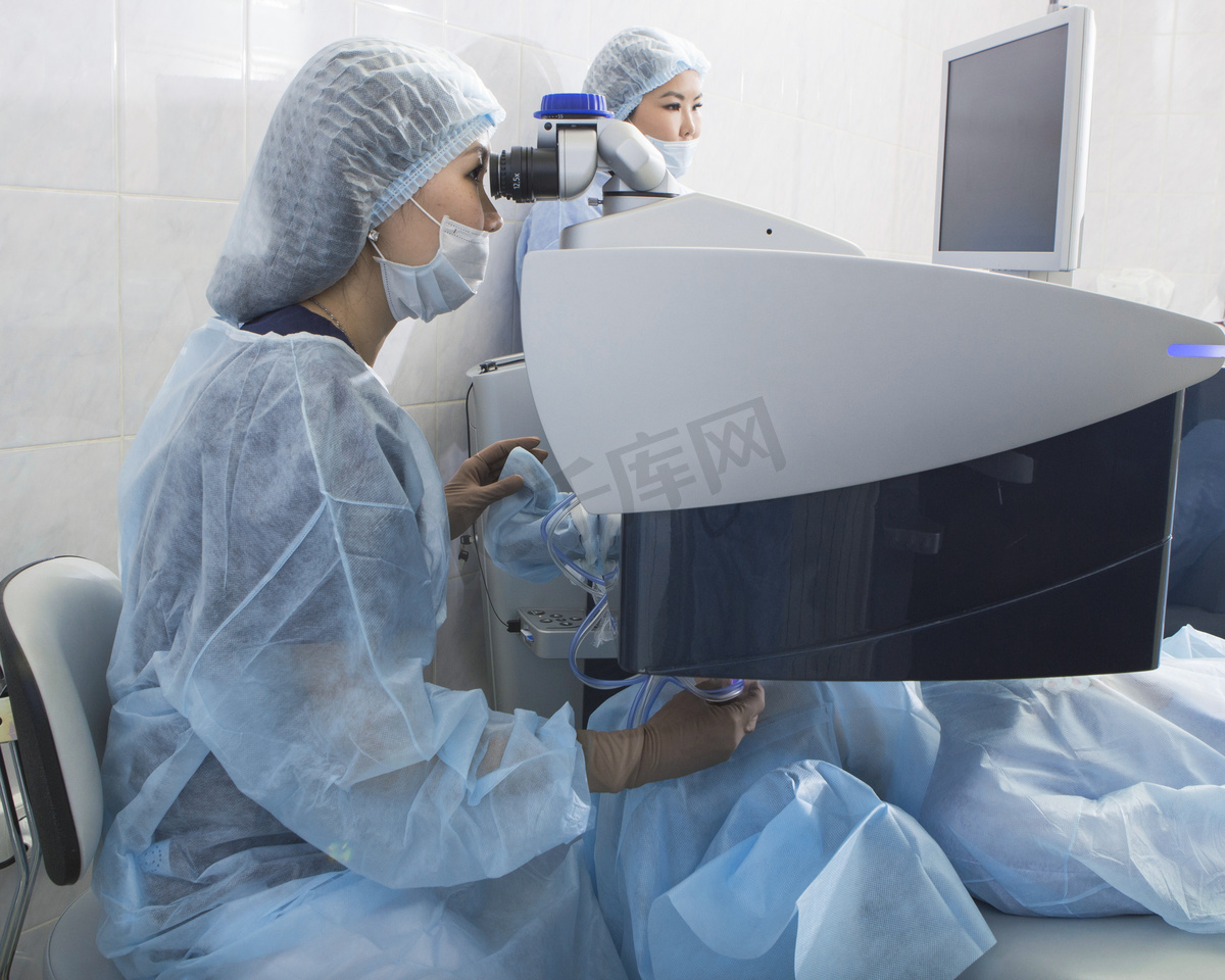 激光手术治疗视力矫正和白内障摘除术图片