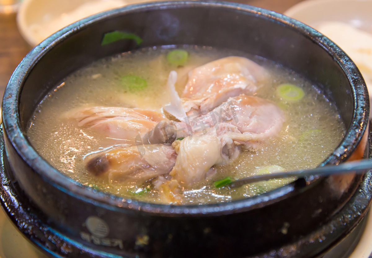 人参、 韩国食品鸡肉汤图片