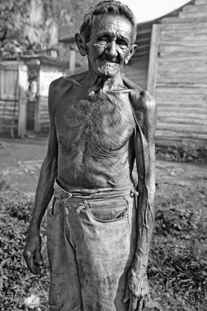 古巴烟草种植园贫困农民黑白肖像图片