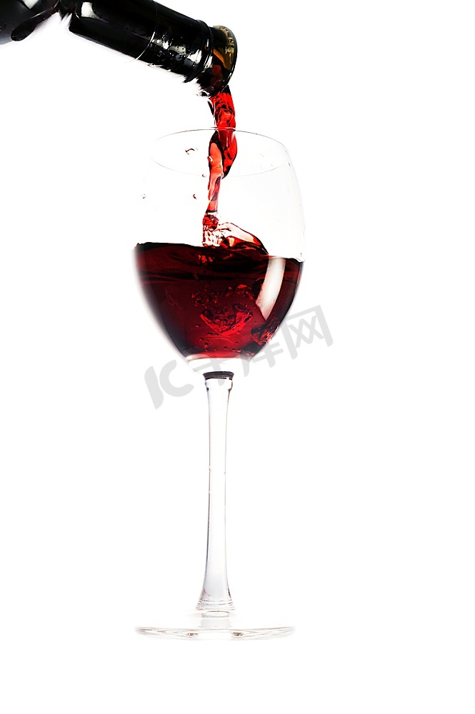 将红酒倒入玻璃杯图片