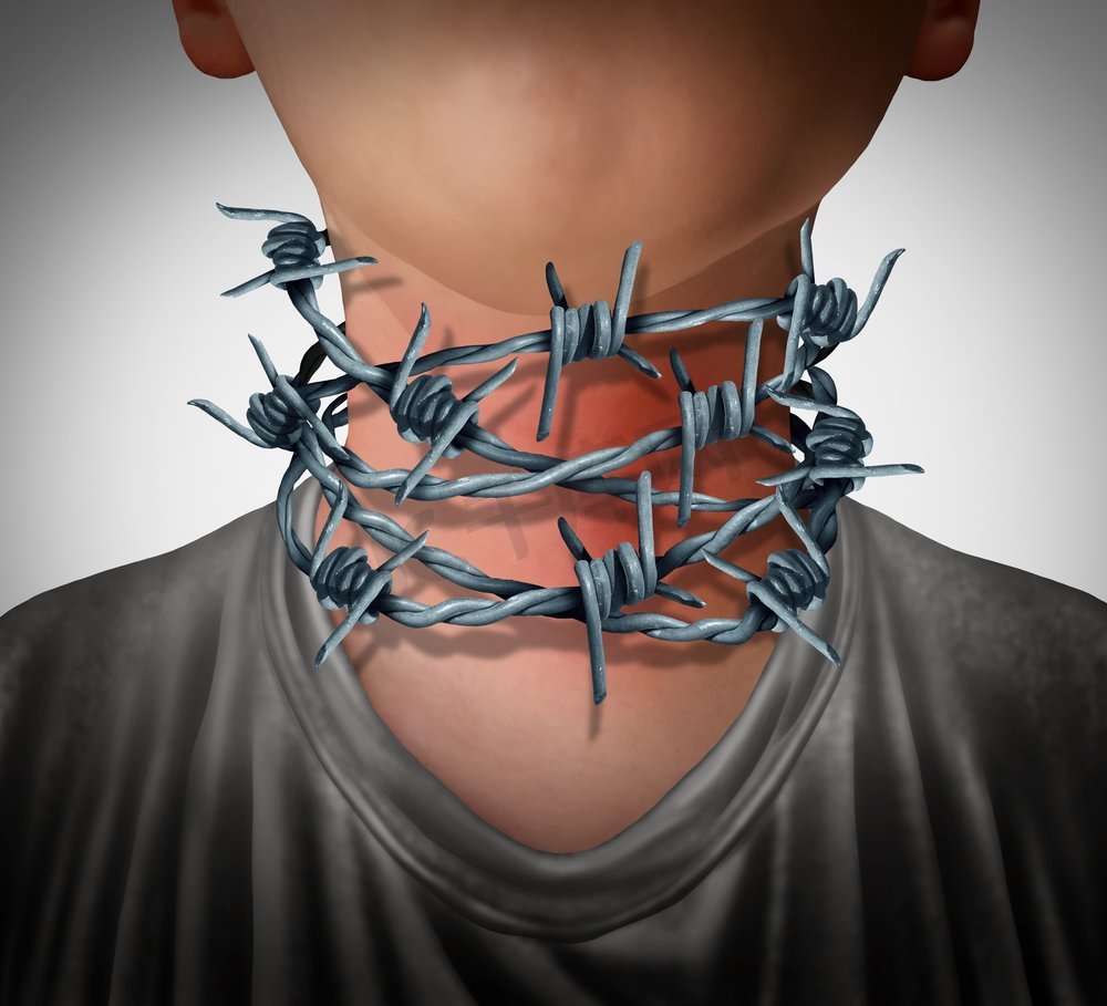 喉咙痛的医学概念是在3D插图风格中，用带刺的铁丝网包裹着人类的脖子，作为痛苦的健康问题的象征。图片