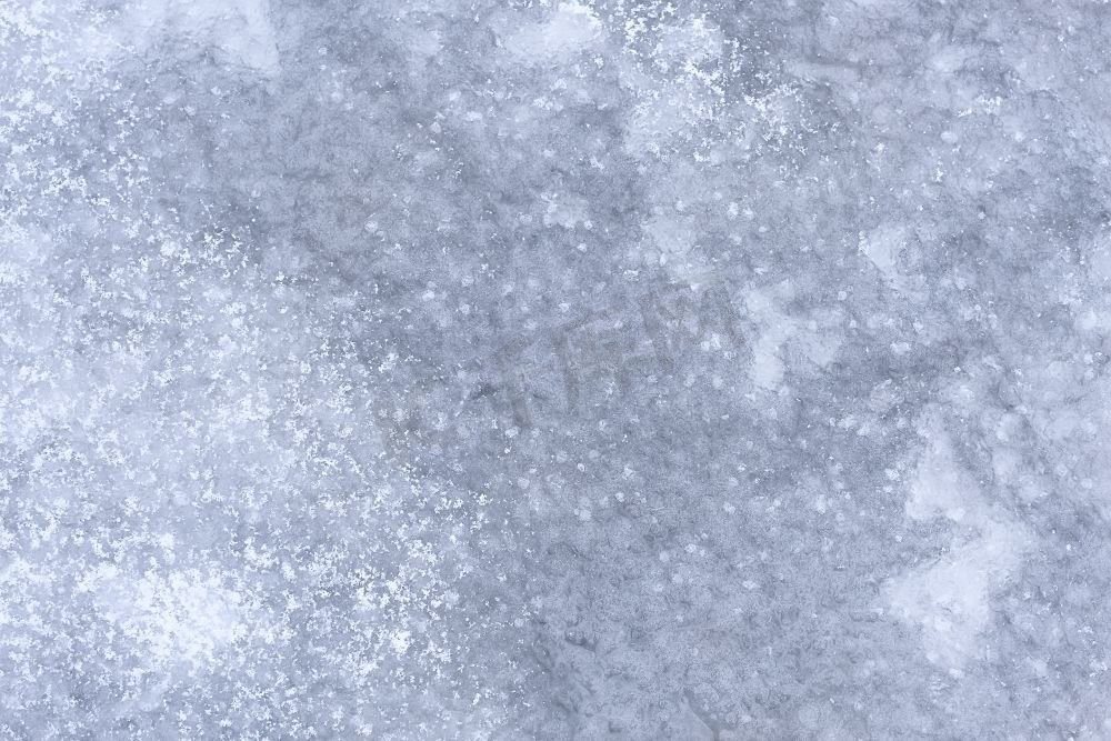 抽象冬天背景/灰色冰与雪，文本的背景。抽象背景冷与降雪。图片