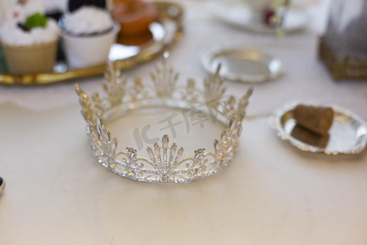 餐桌皇冠钻石装修蜡烛咖啡下午茶鲜花欧式图片