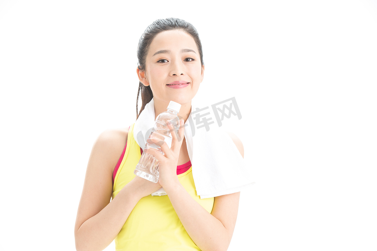 青年女人拿着水瓶图片