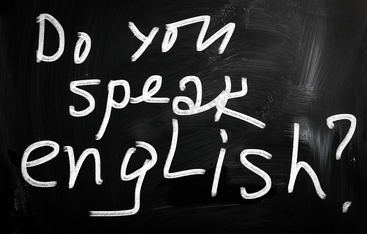 “你会说英语吗”用白色粉笔在黑板上手写图片