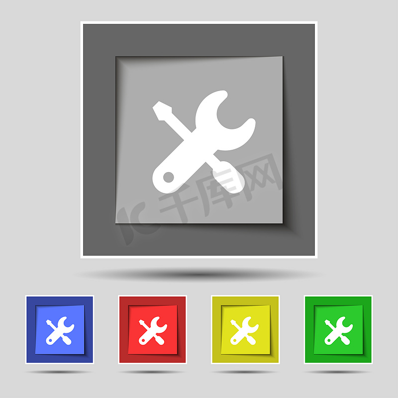 螺丝刀、钥匙、设置图标标志在原始的五个彩色按钮上。图片